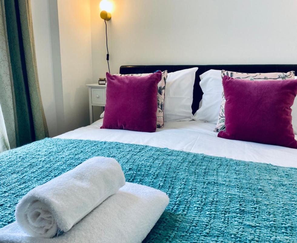 Apartamento Cloud9Sa At The Charles Chertsey Exterior foto